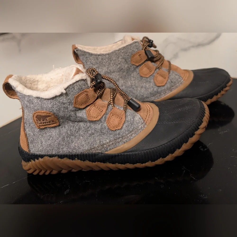 Sorel Youth Unisex Out N About Plus Boots Size 7 Used Excellent